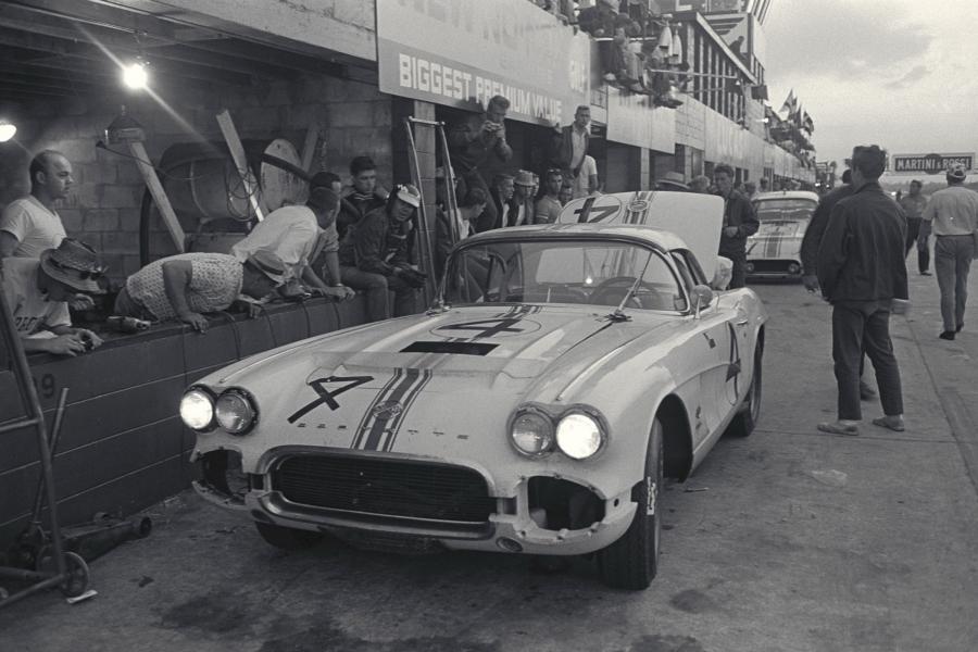  Chevrolet Corvette 1960 года  (фото 25 из 34)